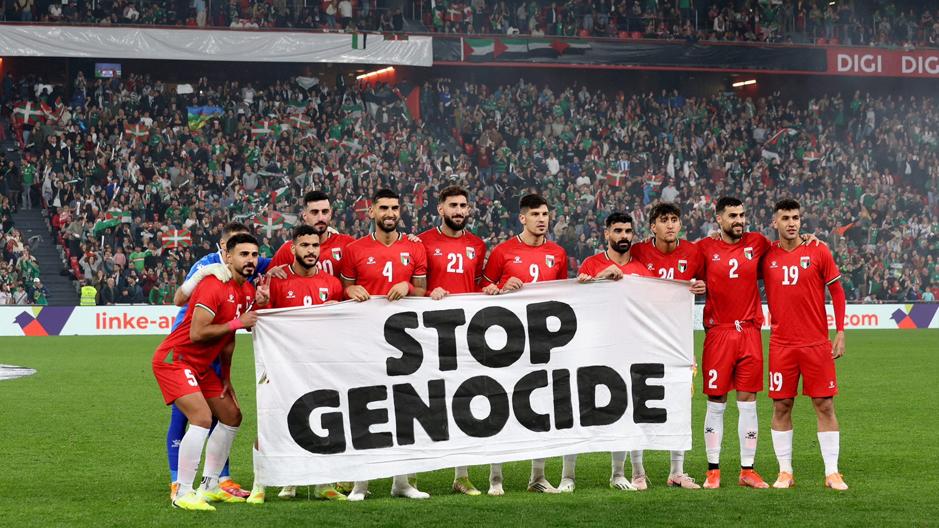 Video thumbnail for 50,000 fans cheer for Palestine at friendly football match in Spain