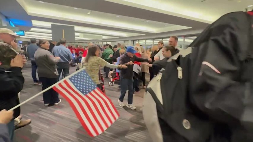 Video thumbnail for Veterans return home to MacArthur Airport after taking part in Honor Flight