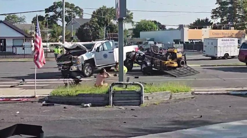 Video thumbnail for Crashes & close calls spark safety concerns at West Babylon intersection