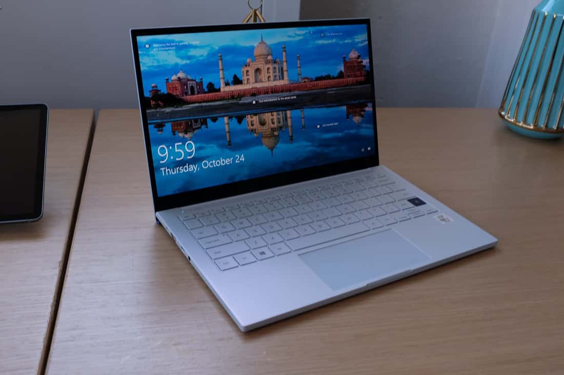 'Video thumbnail for Laptop Buying Guide 2025 - How to Choose the Right Laptop'