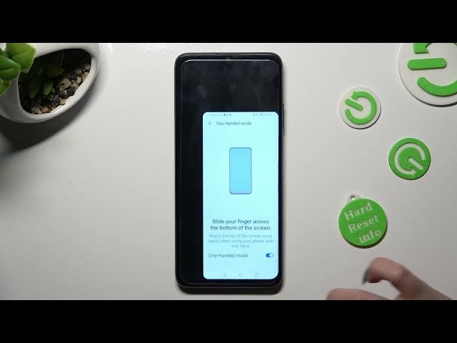 Video thumbnail for How to Enter & Exit One Handed Mode on a HONOR X7A - Improving Accessibility