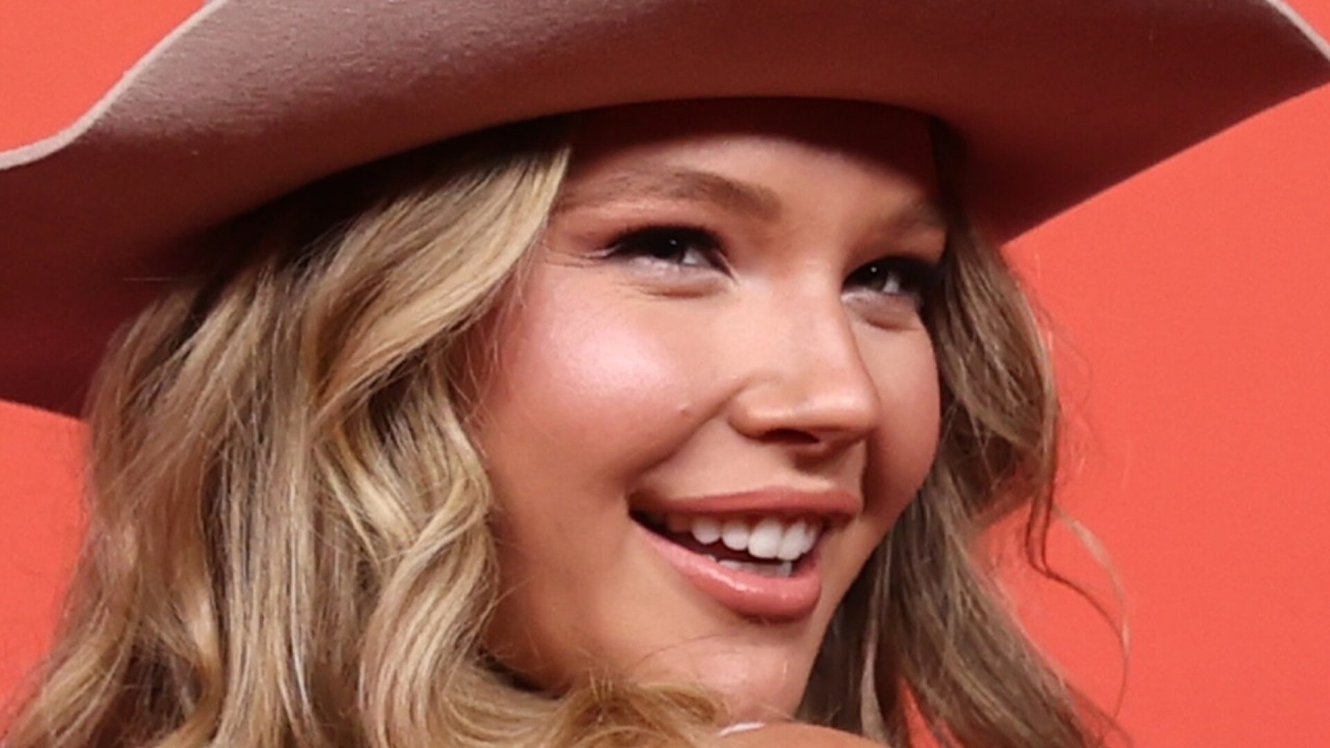 Video thumbnail for The Absolute Worst Dressed Stars At The 2025 ACM Awards