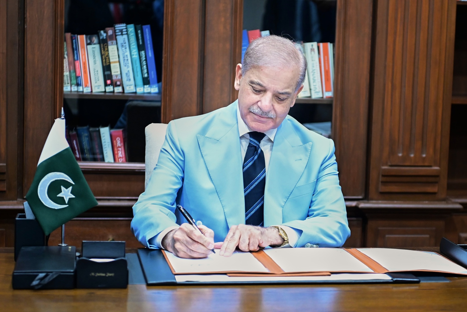 Video thumbnail for Pakistan signs US-Iran MoU