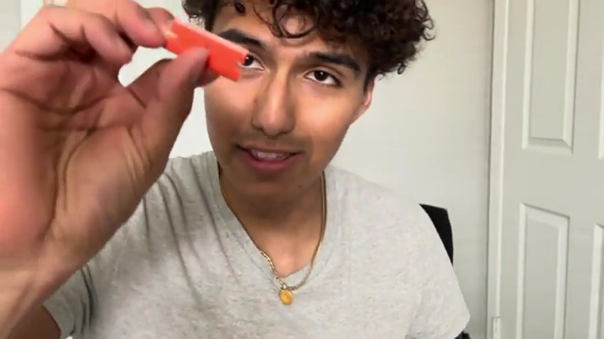 'Video thumbnail for Remove Gum With This Plastic Razor Blades Scraper Tool'