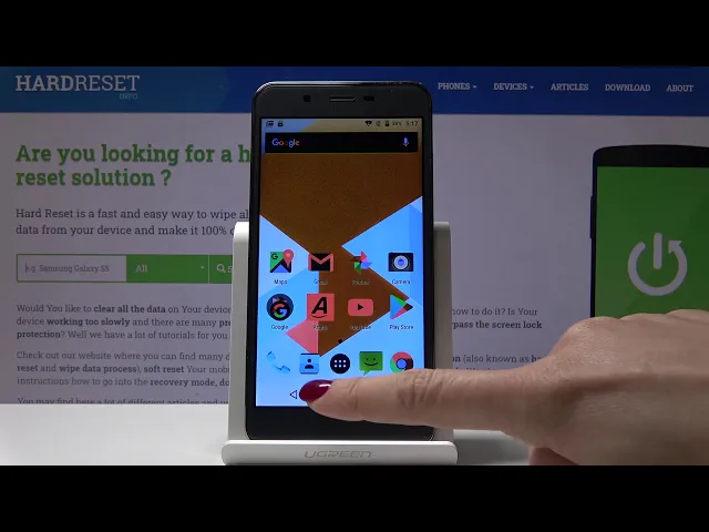 Video thumbnail for How to Invert Colors in BUSH Spira B3 5 - Change Color Pallete