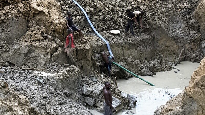 Video thumbnail for Death toll rises above 100 in Central African Republic mine collapse