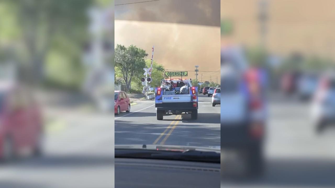 Video thumbnail for US: Police evacuate hundreds as Hawk Fire threatens homes in northwest Reno.