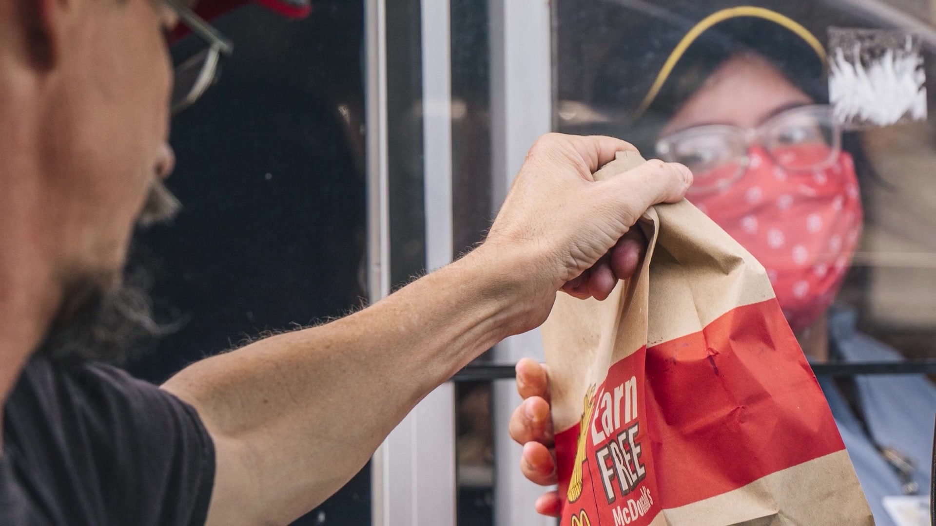 Video thumbnail for The Fresh Food Hack McDonald's Employees Hate When You Order