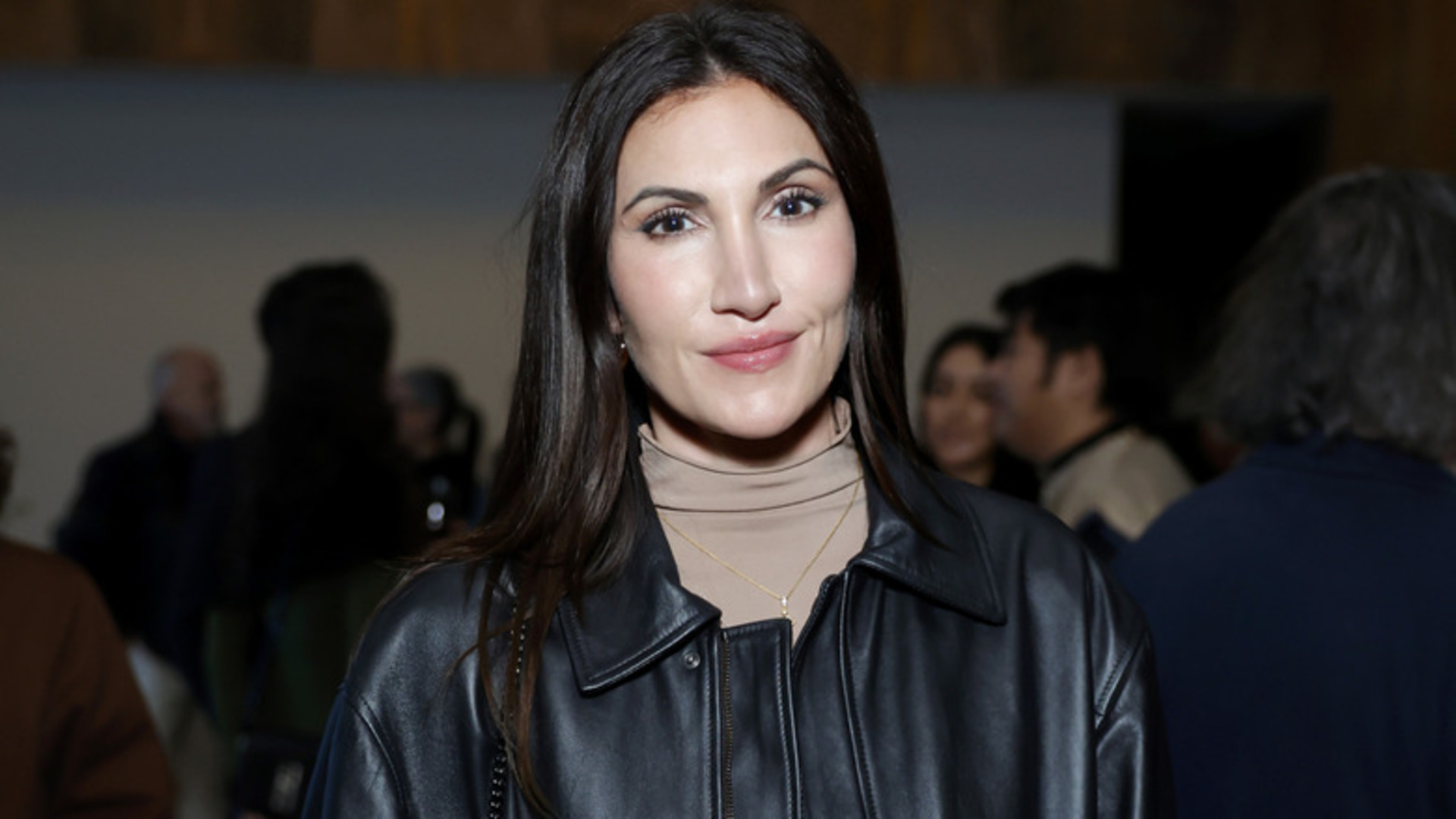 Video thumbnail for Jackie Sandler's Best Red Carpet Moments That Had Heads Turning