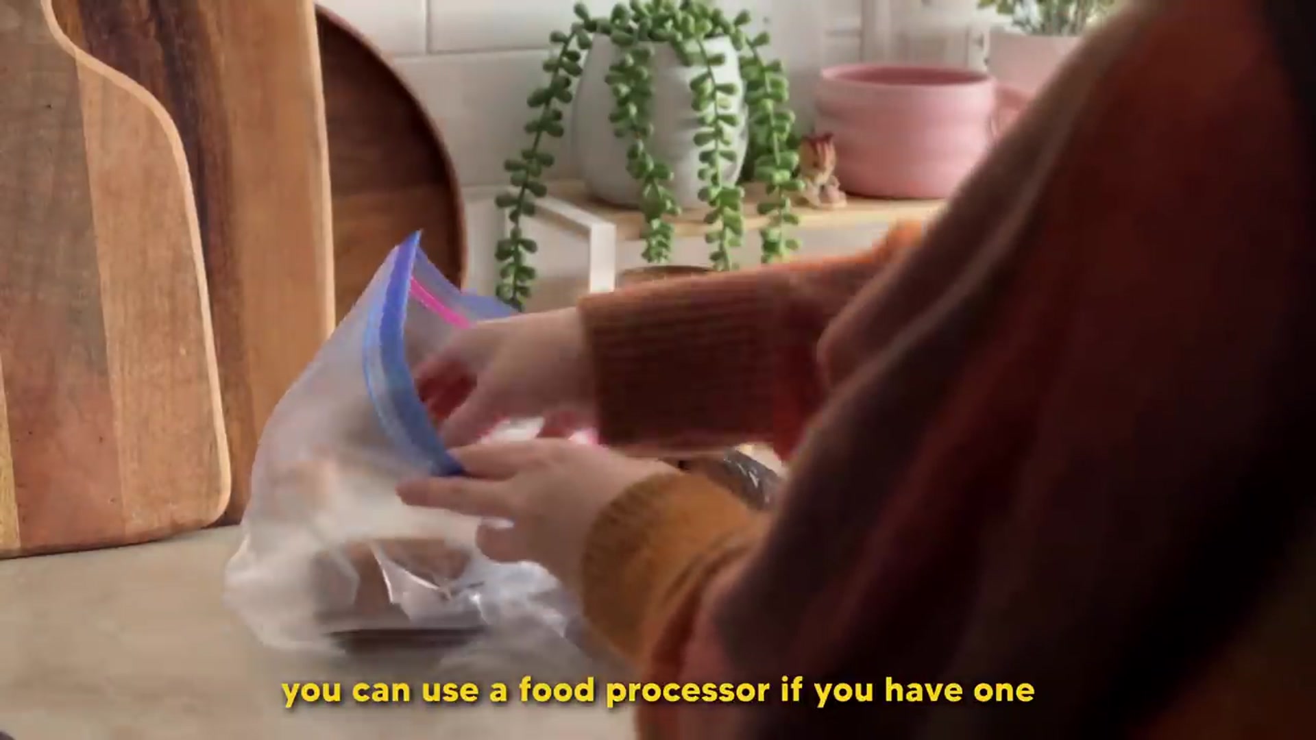 Video thumbnail for Apple Crumble Cheesecake 🍎 with biscoff crust_(720P_HD)