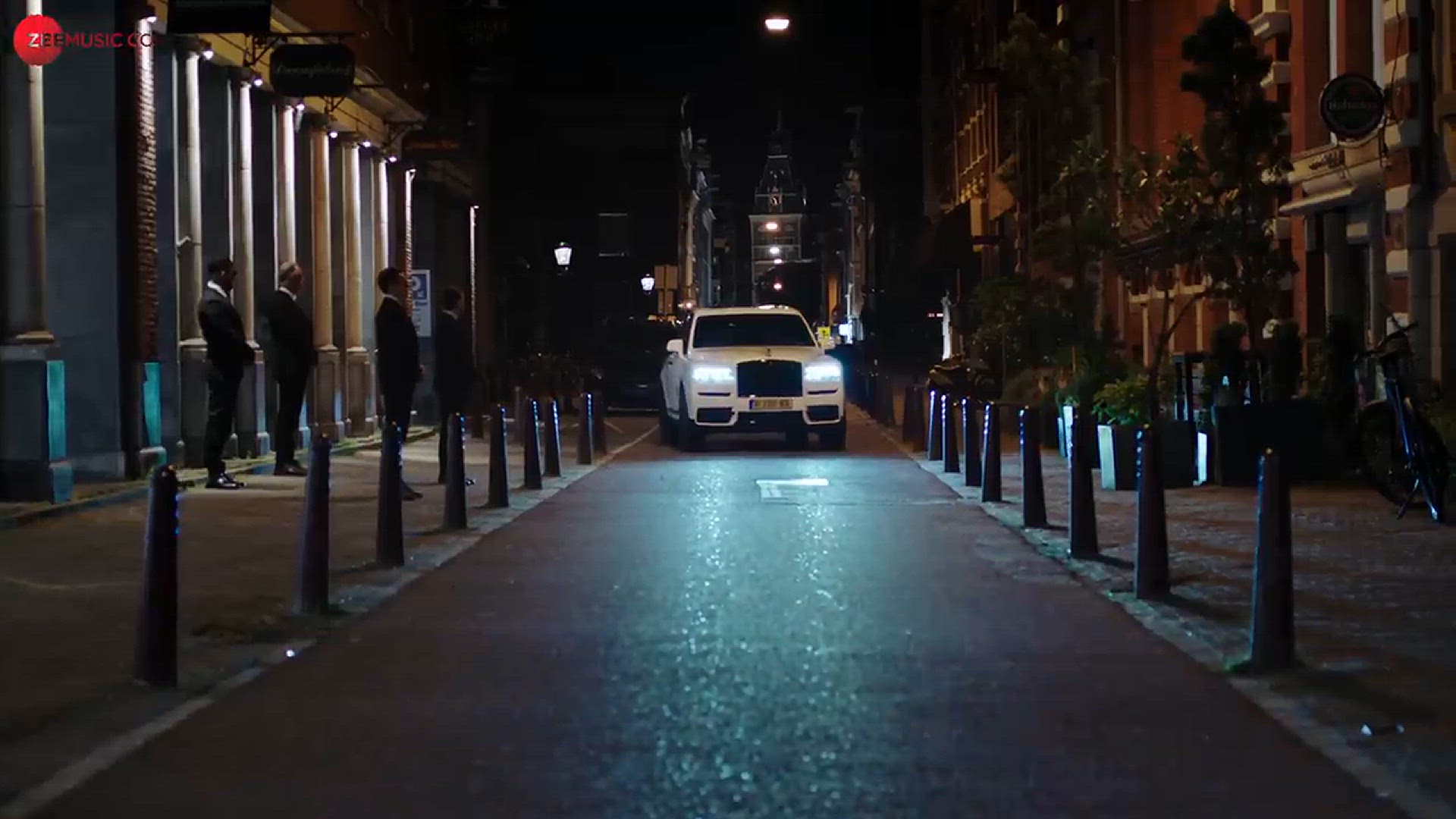 Video thumbnail for Kuley Kuley - Yo Yo Honey Singh & Apache Indian