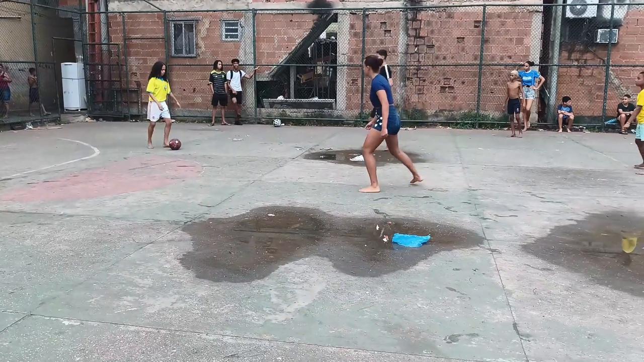 Video thumbnail for Brazil: Rio's Mare favela embraces World Cup spirit ahead of Brazil's opening.