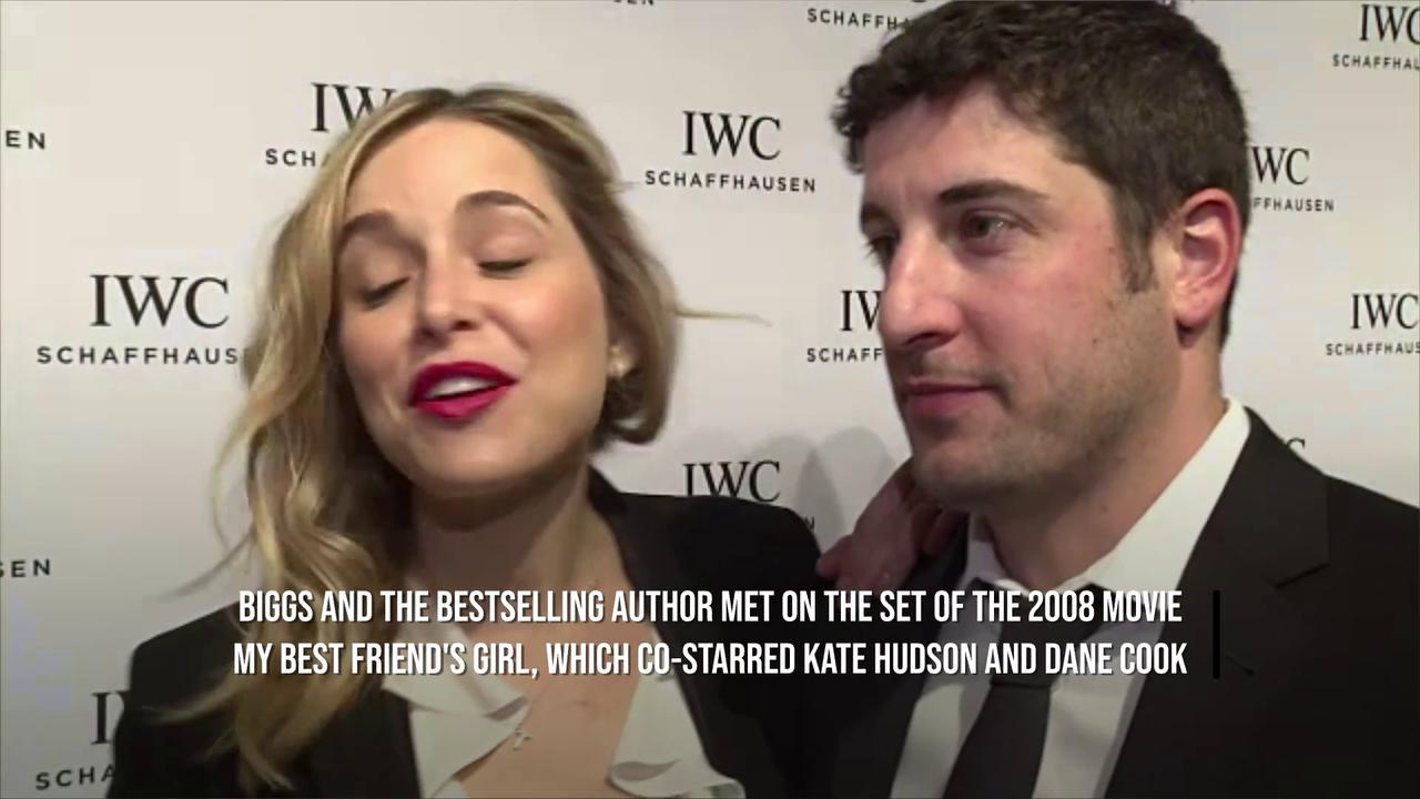 Video thumbnail for Jason Biggs and wife Jenny Mollen split.