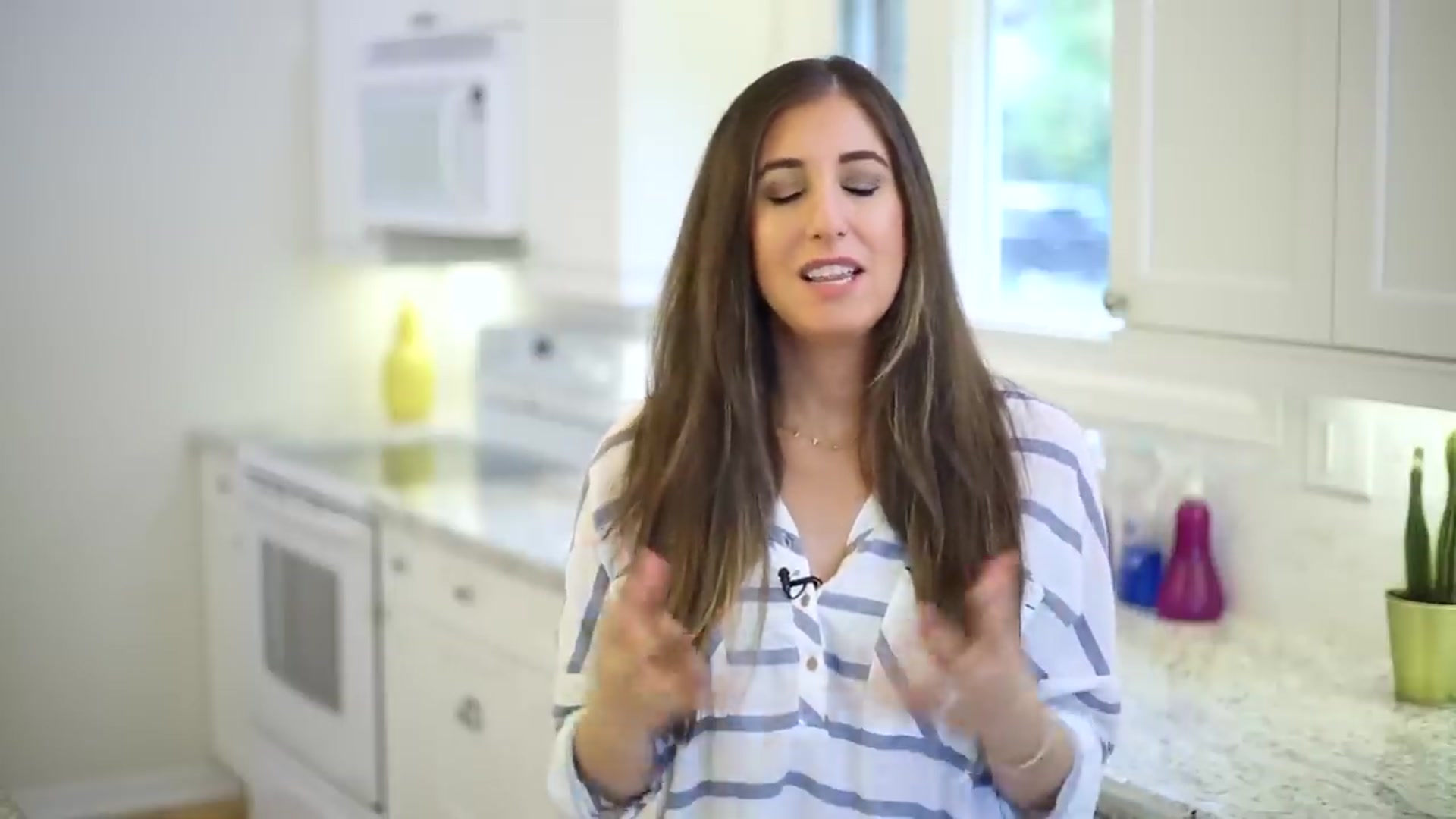 Video thumbnail for 8 Ways To CLEAN Your Kitchen In 8 MINUTES_(720P_HD)