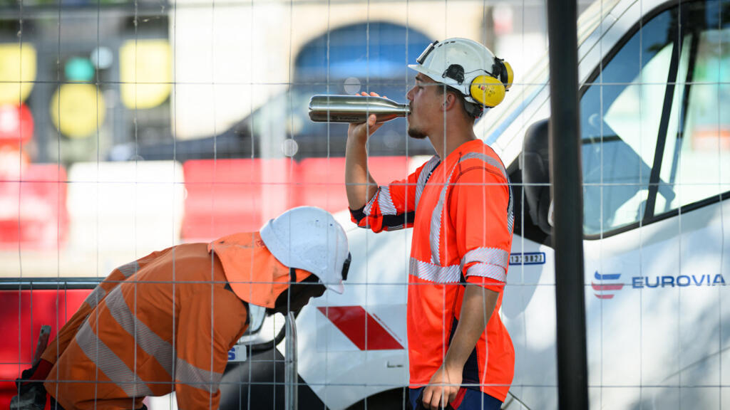 Video thumbnail for France struggles to deal with new heatwave amid punishing temperatures