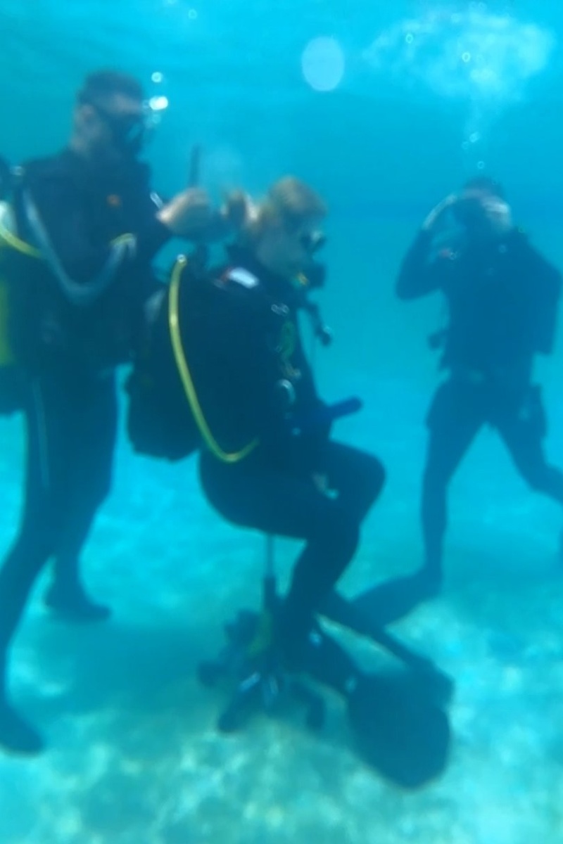 Video thumbnail for Most haircuts underwater in one hour - 28 by Andre Groenewald