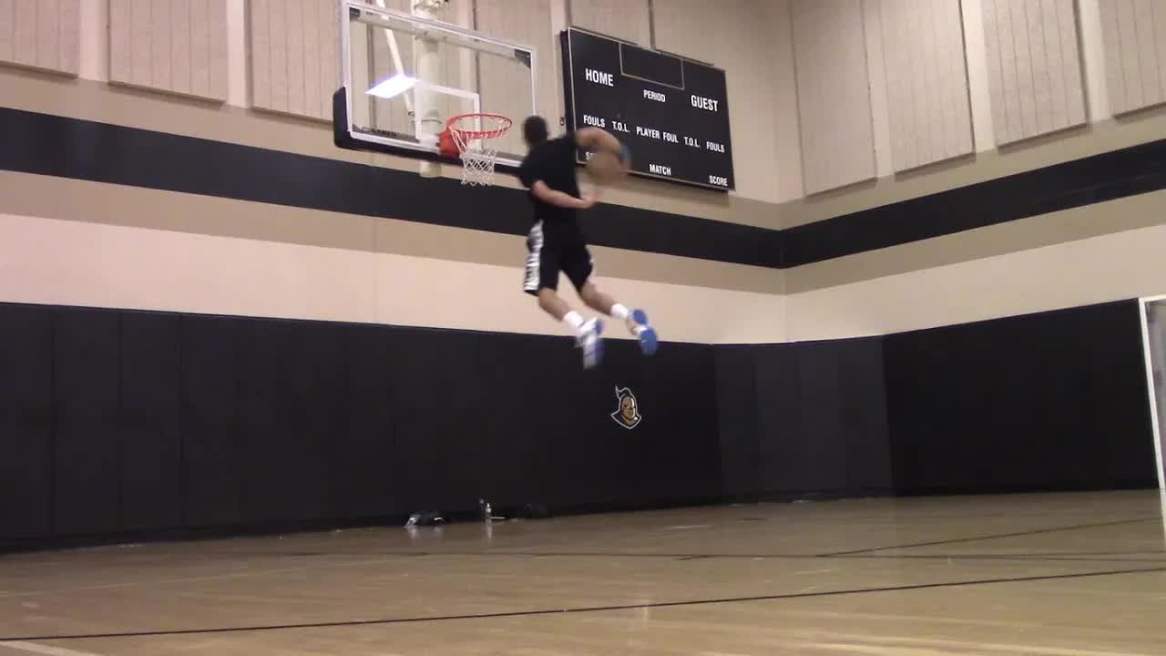 'Video thumbnail for 6'1 Isaiah Rivera First Dunk Session of the School Year :: 10 Feet'