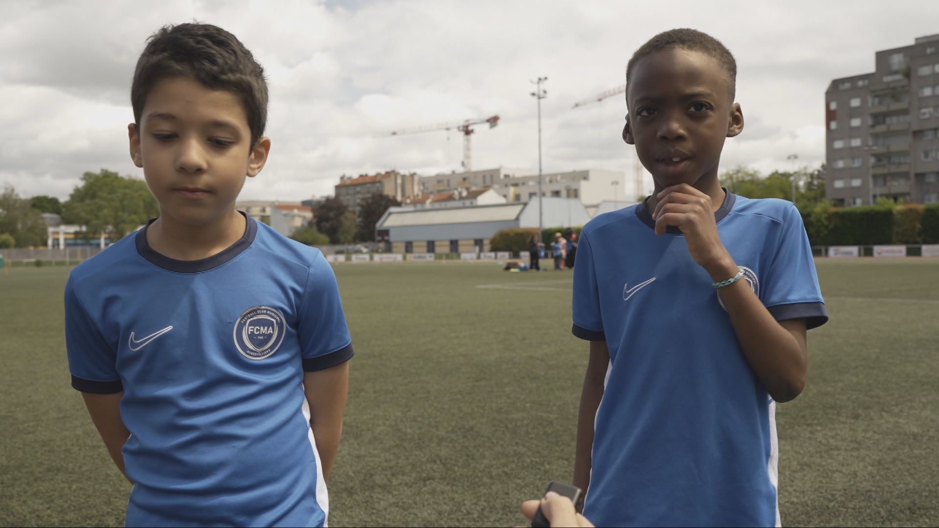 Video thumbnail for France’s Warren Zaire-Emery inspires Aubervilliers’ next generation of footballers