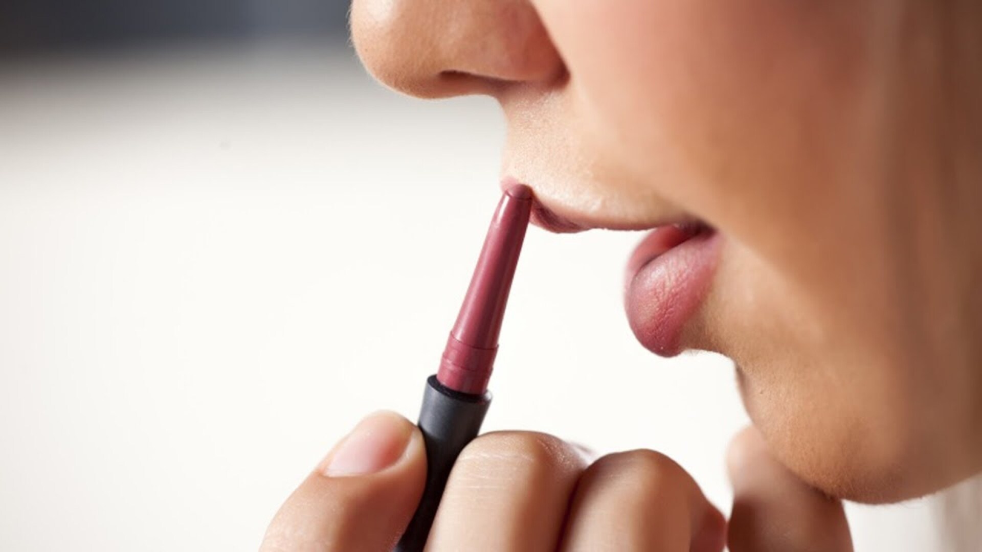 Video thumbnail for Lipstick Mistakes You're Undoubtedly Making