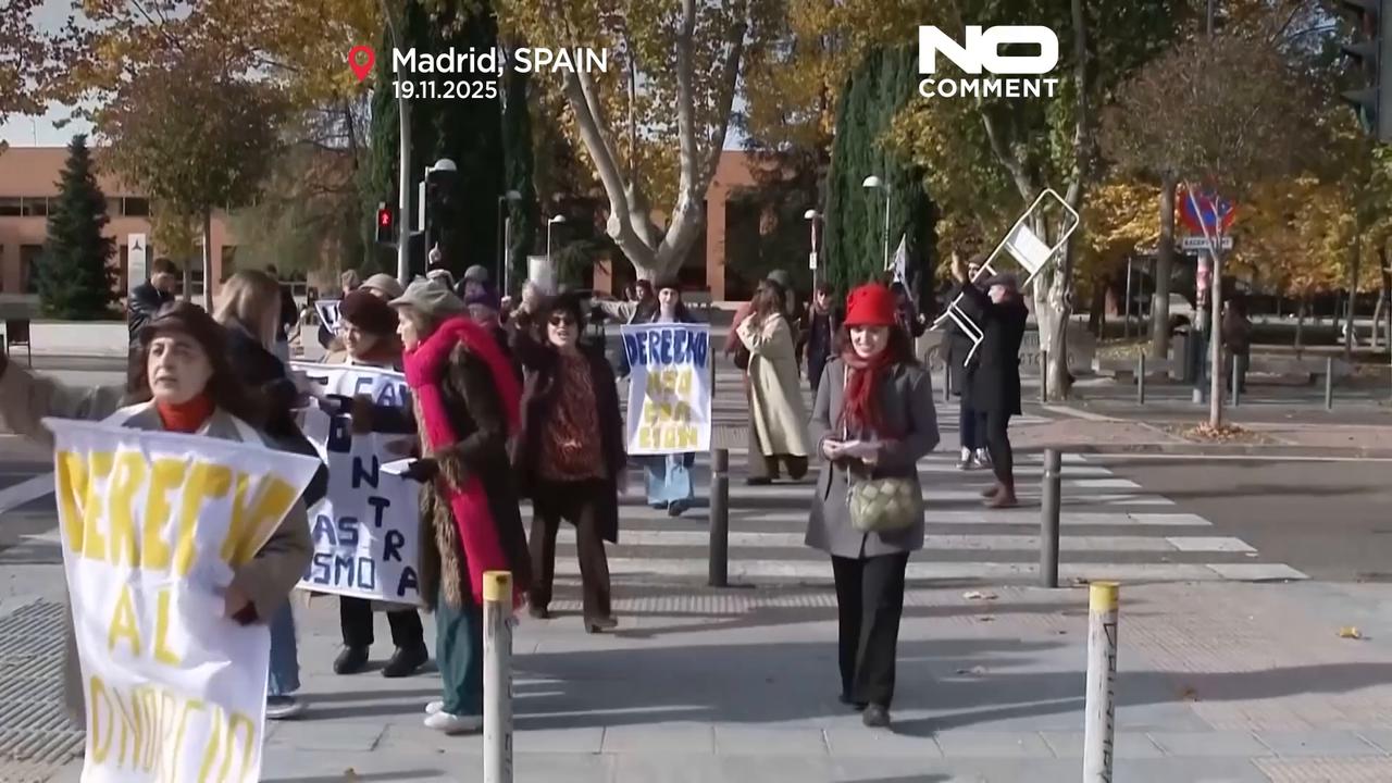 Video thumbnail for Street performance marks Spain’s democracy campaigners 50 years after Franco