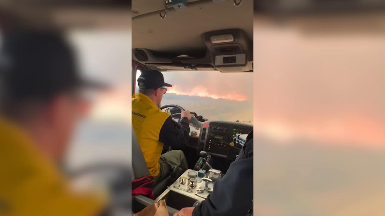 Video thumbnail for US: Firefighters drive through intense flames while battling Nevada's Bug Fire.