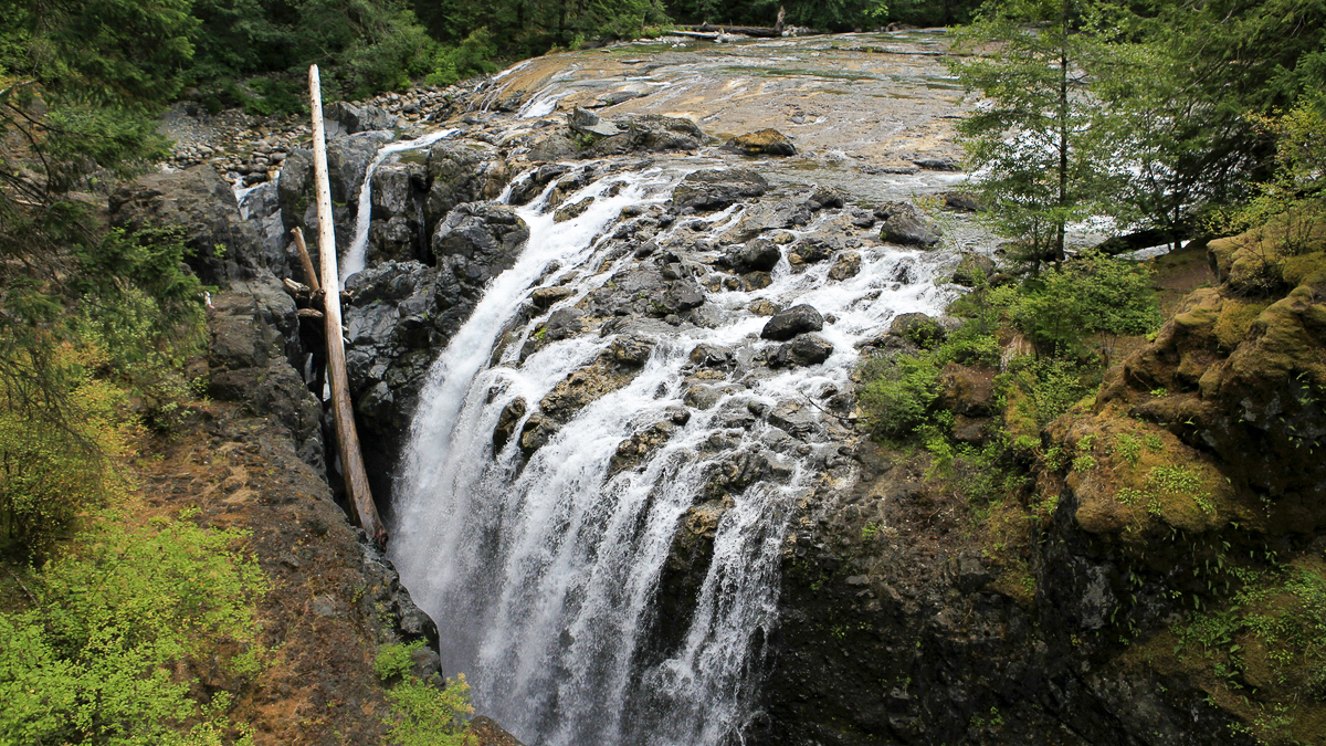 'Video thumbnail for Die schönsten Wasserfälle auf Vancouver-Island'
