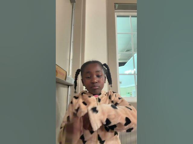 Video thumbnail for Being a big back in the restaurant