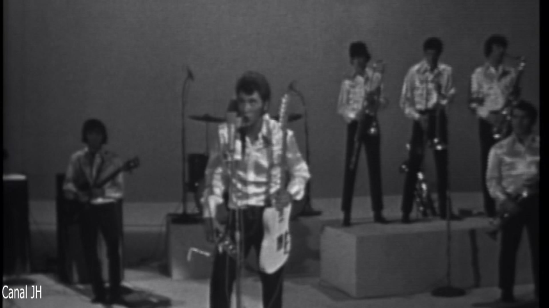 Video thumbnail for Johnny Hallyday - J'ai crié à la nuit - 1967
