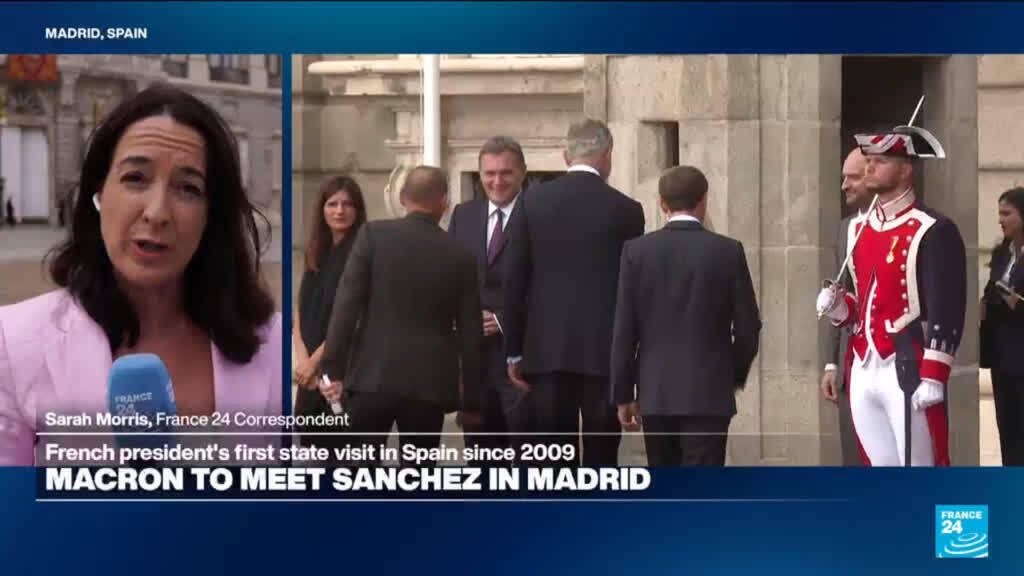 Video thumbnail for Spanish royals welcome French President Macron in official ceremony