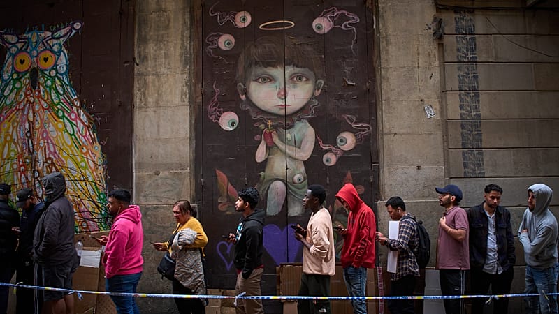 Video thumbnail for Last chance for migrants as Spain's regularisation window closes