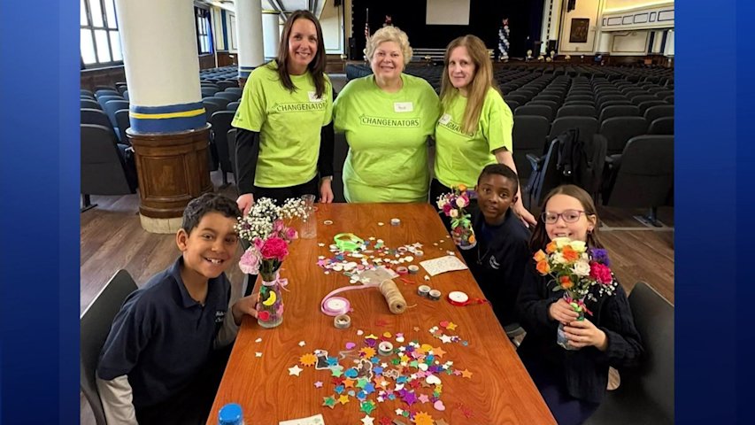 Video thumbnail for Jersey Proud: Flower arrangements made special for Jersey City moms