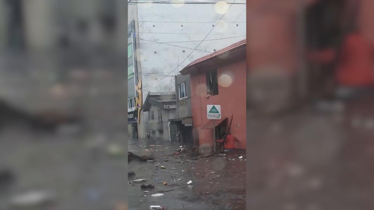 Video thumbnail for Mexico: Flash floods sweep through Puebla neighborhood.
