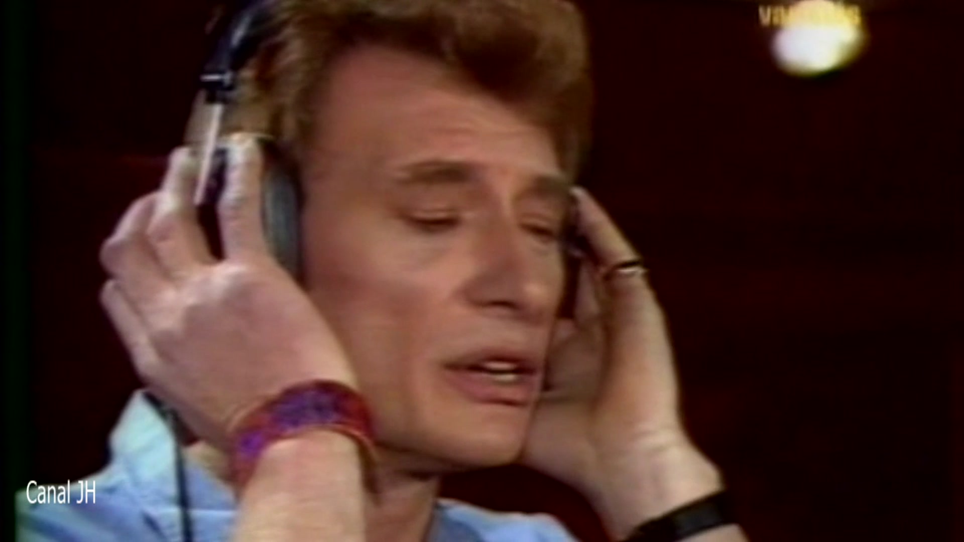 Video thumbnail for Johnny Hallyday - Aimer vivre - 1985