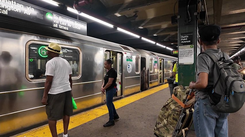 Video thumbnail for Commuters brace for dangerous temperatures as potential heat wave looms