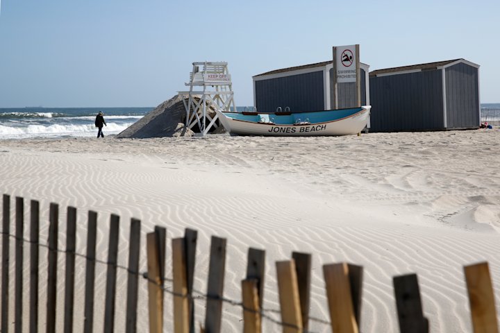 Video thumbnail for Swimming reopens at Jones Beach State Park