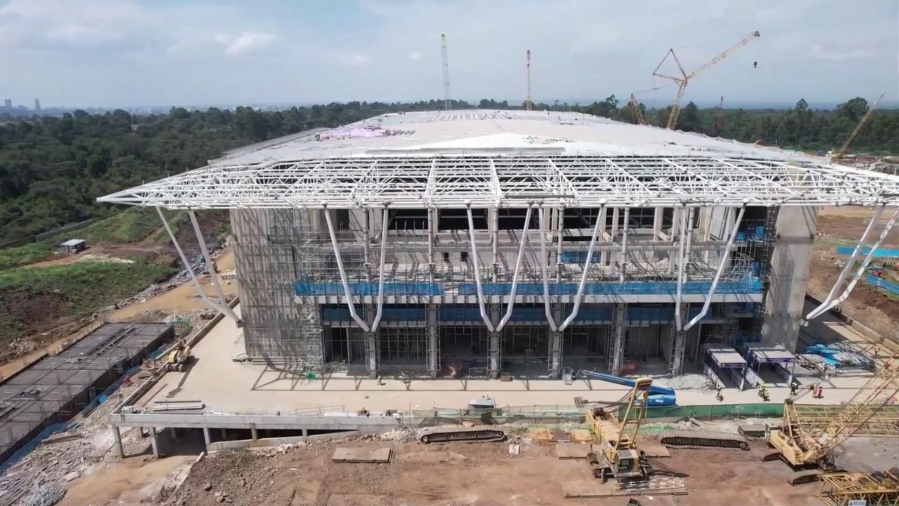 Video thumbnail for Kenya: Kenyan president hails progress of Chinese-constructed conference facility.