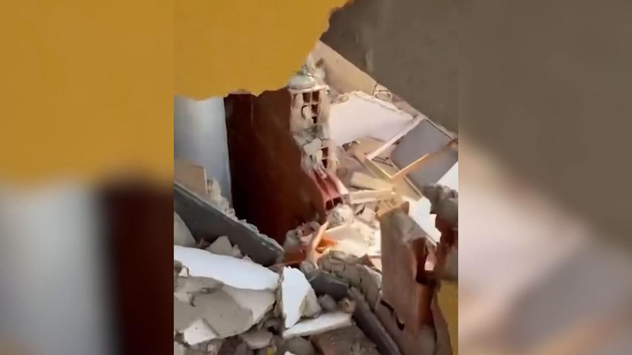 Video thumbnail for Venezuela: US rescue team searches quake-damaged buildings in Venezuela.