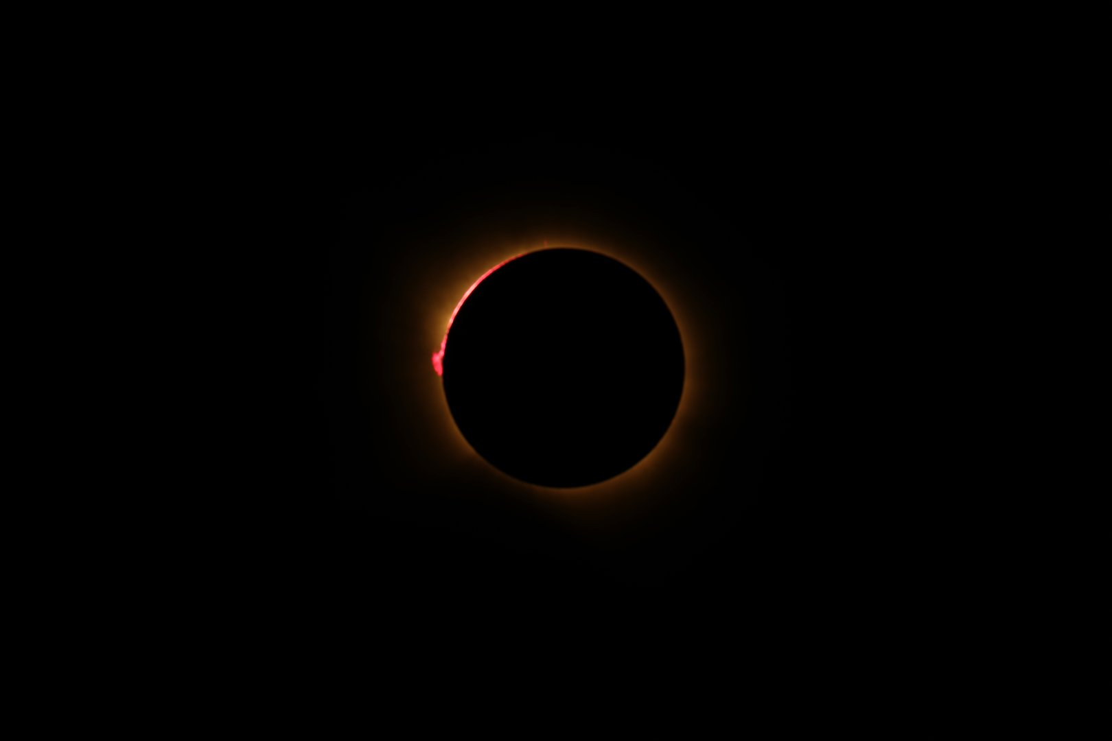 Video thumbnail for Iceland and Spain plunged into darkness during total solar eclipse