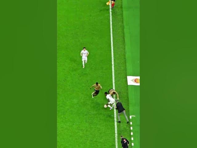 Video thumbnail for فينيسيوس جونيور: كيف جعل لاعبي سوسيداد يتصادمون؟