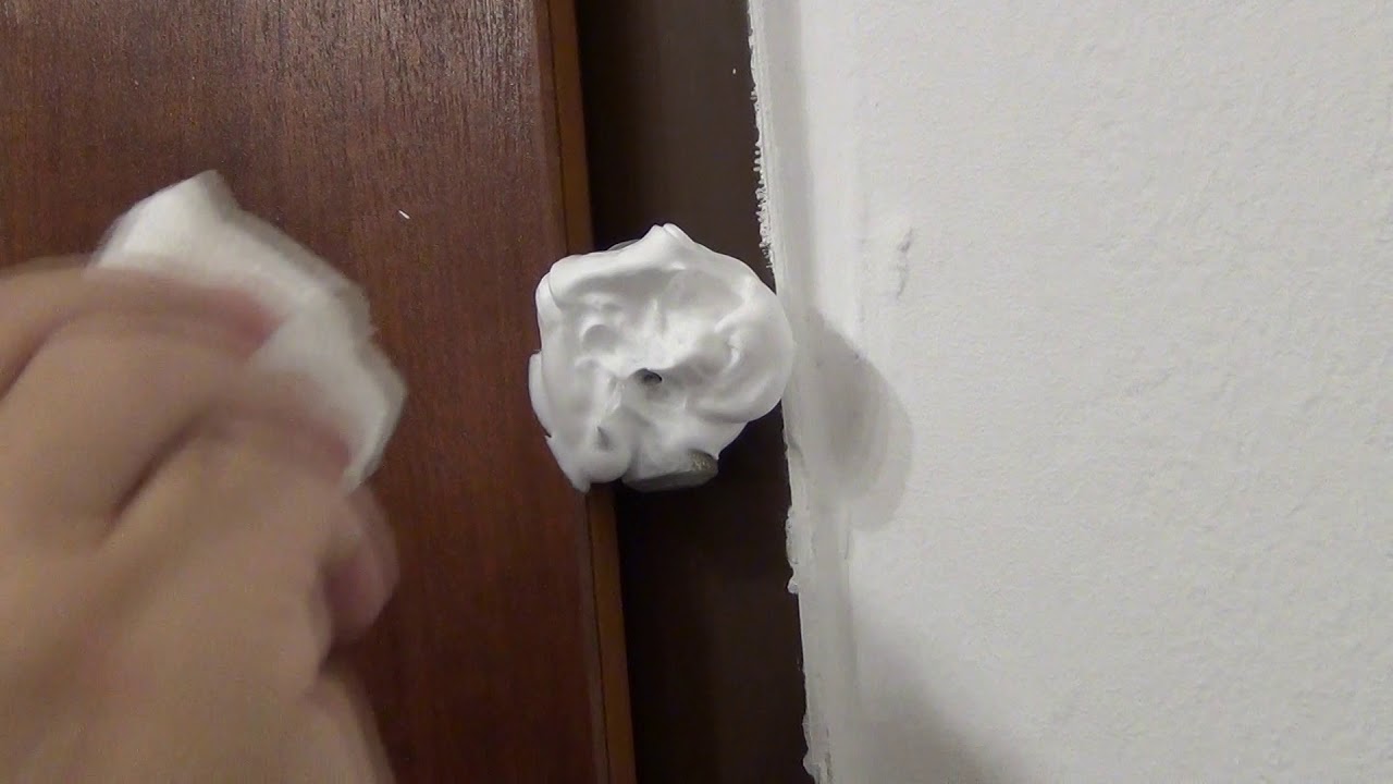 Video thumbnail for Rasierschaum um Scharniere zu schmieren