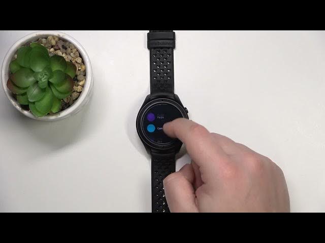 Video thumbnail for How to Change Watch Face on NEW BALANCE RunIQ – Refresh Watch Look