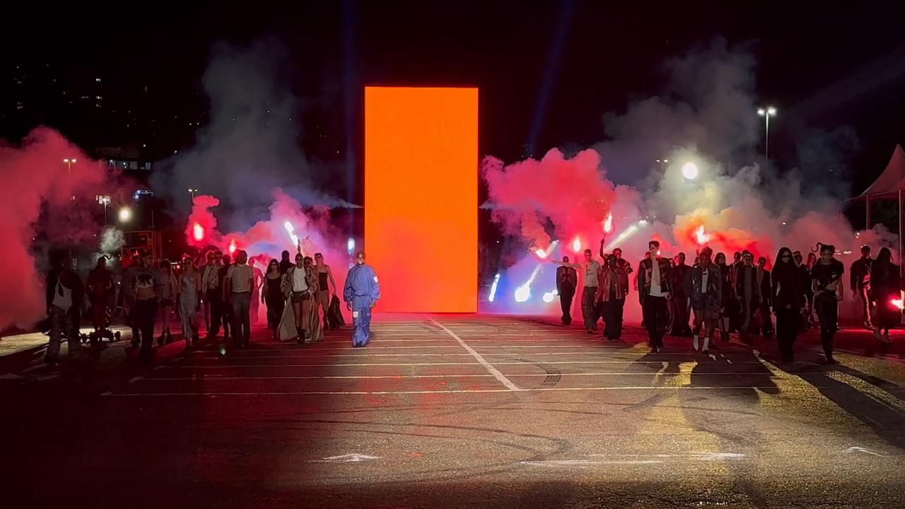 Video thumbnail for Brazil: Parade Of The Gallows In Charles Miller Square During SPFW N61 4.