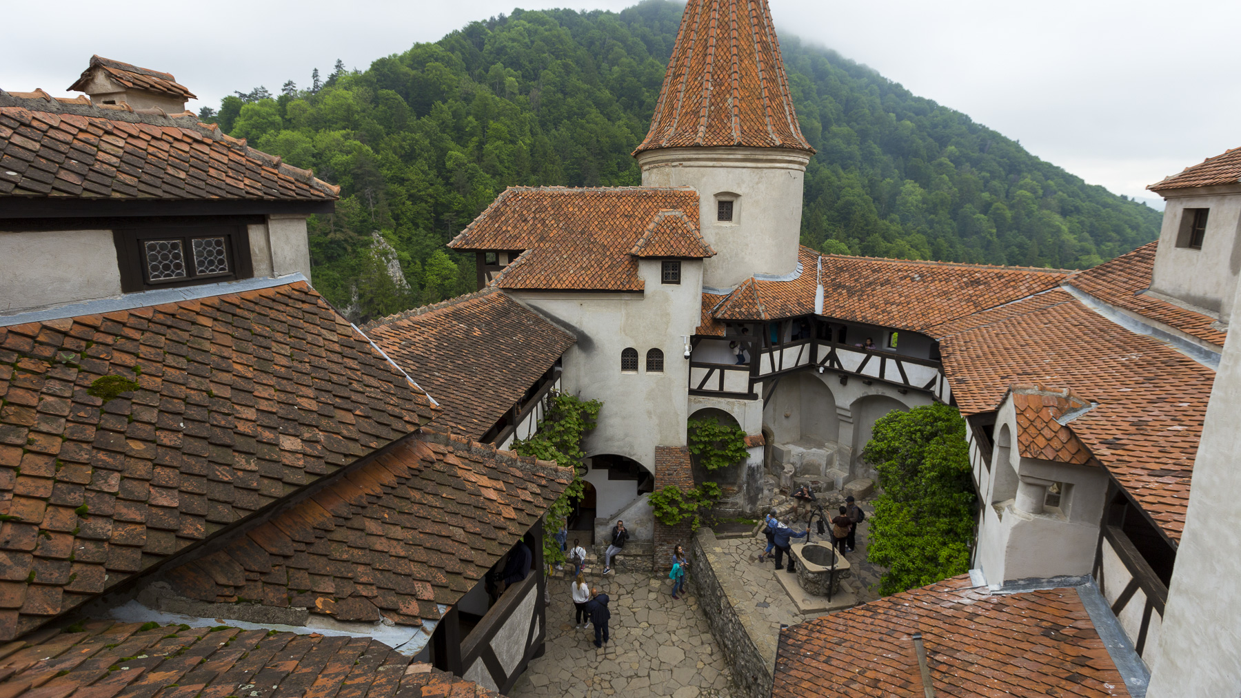 Video thumbnail for Schloss Bran | Dracula-Burg in Transsylvanien