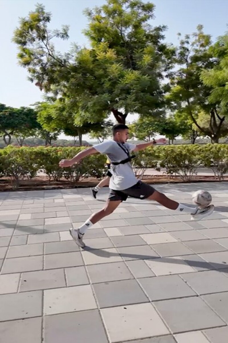 Video thumbnail for Fastest 1km whilst juggling a football  7 minutes 13 seconds by Hamed Ali AlShehhi