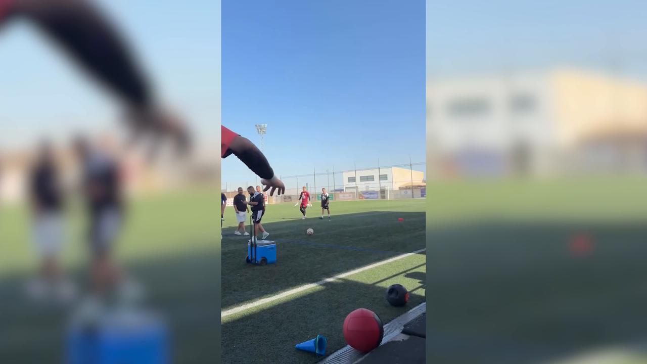 Video thumbnail for Spain: MOMENT - Magnitude 4.8 earthquake interrupts football training in Granada, Spain.