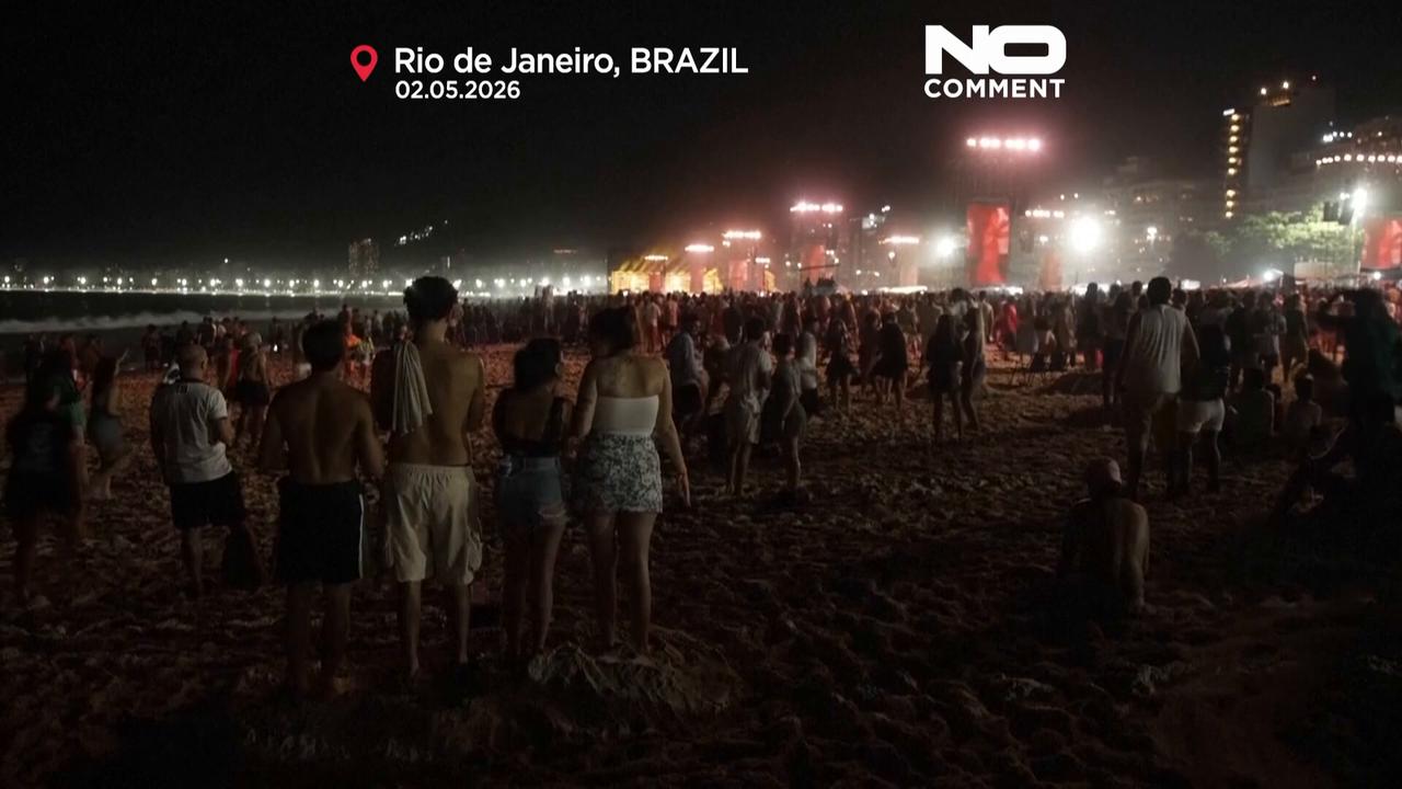 Video thumbnail for Massive crowds fill Rio's Copacabana beach for free Shakira concert