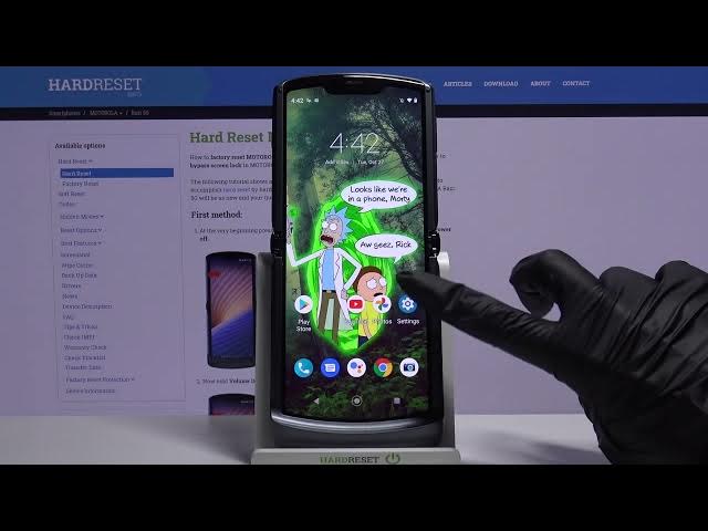 Video thumbnail for How to Activate Auto Brightness on Motorola RAZR 5G – turn On Automatic Brightness