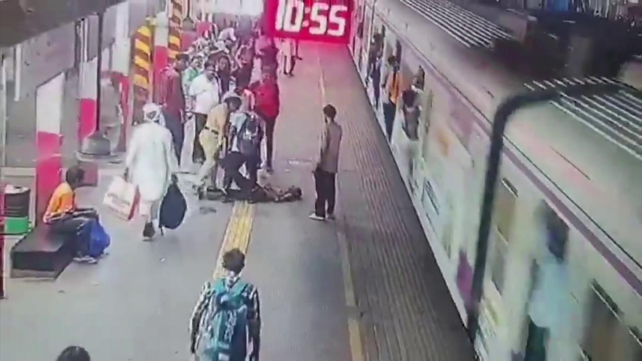 Video thumbnail for India: Hope returns, official rushes forward, man brought back to safety.