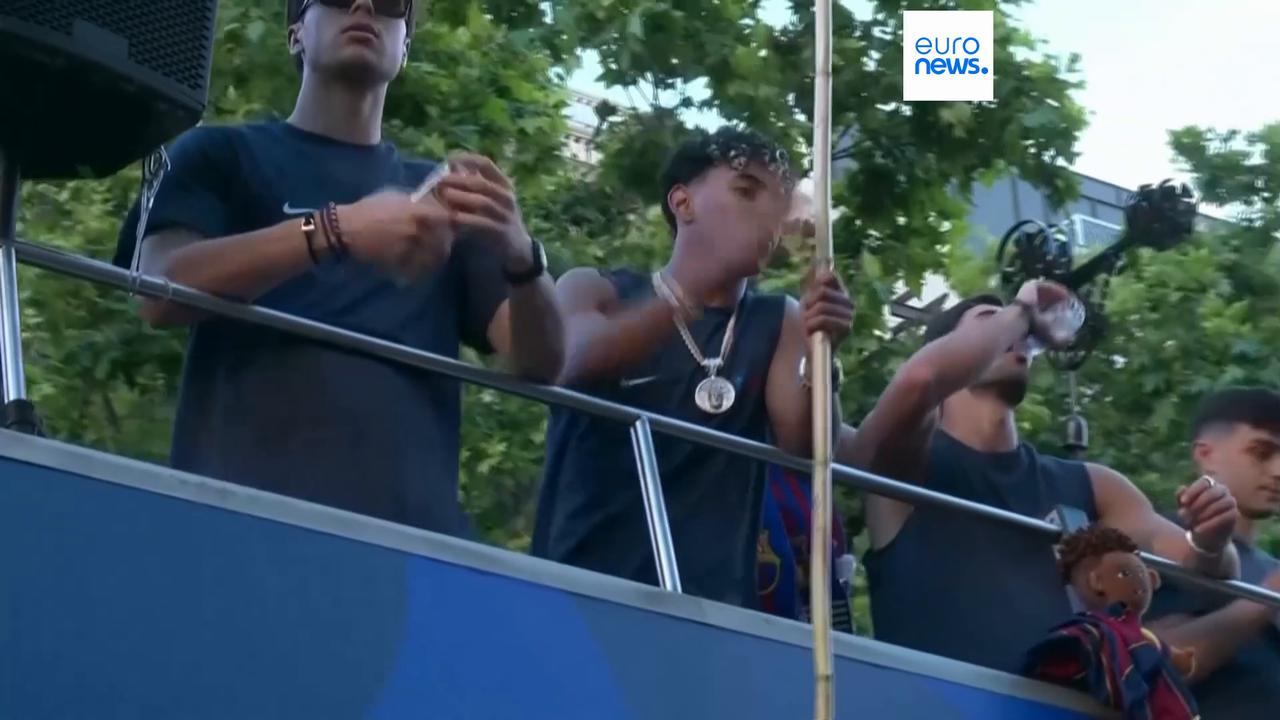 Video thumbnail for Barcelona star Lamine Yamal waves Palestinian flag during La Liga celebrations