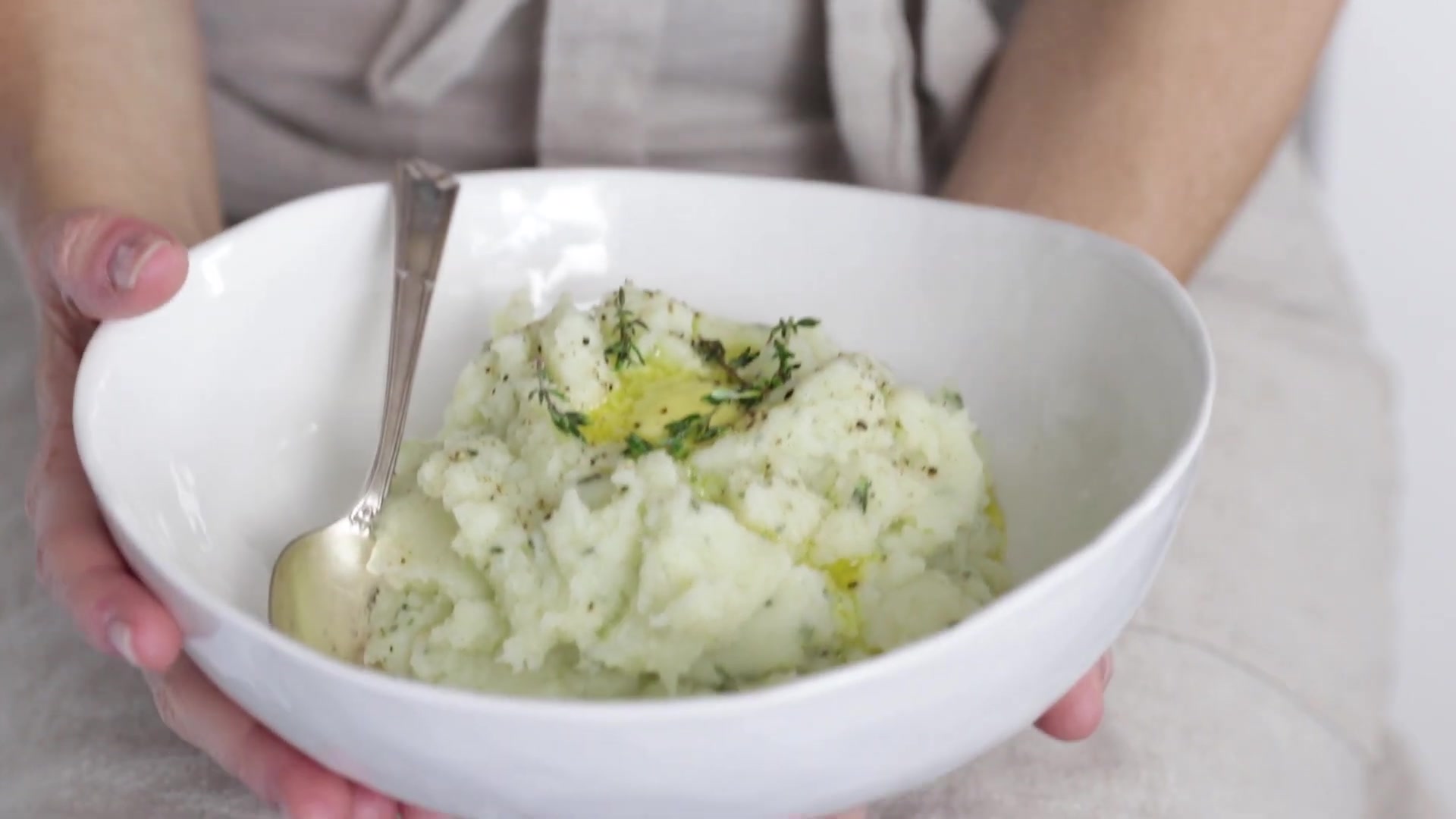 Video thumbnail for 15.CAULIFLOWER MASHED POTATOES ¦ with garlic & herbs, low-carb mashed cauliflower (1080p 24fps)